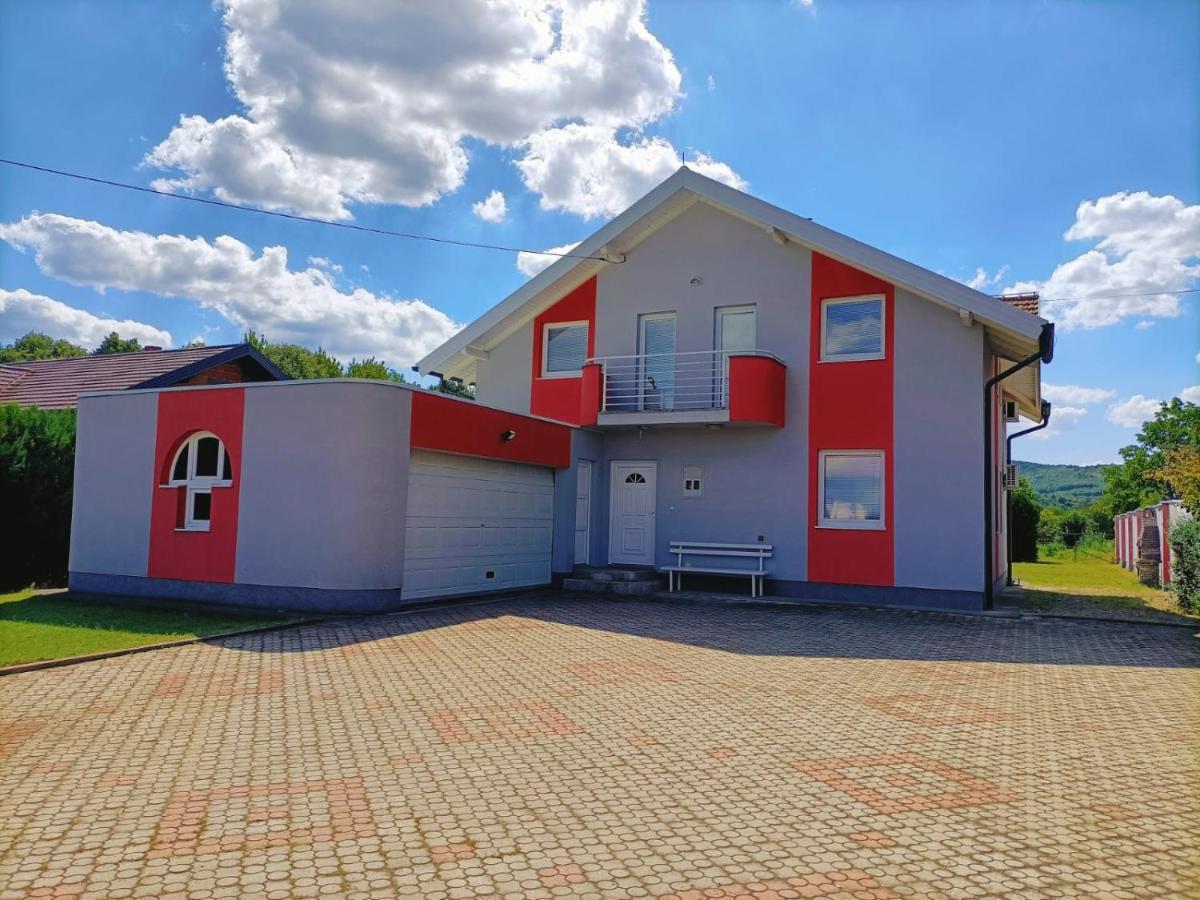 Villa 2 Etagen Mit Grossen Garten Modrica Exterior foto